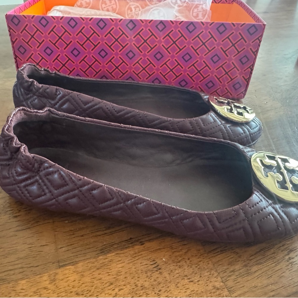 Tory Burch Quilted Plum Flats with Gold Logo - Picture 3 of 5